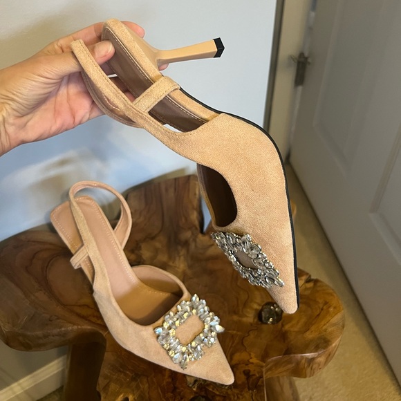 Jewel Pointed Toe Sling Back Pumps - Picture 9 of 17